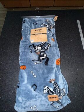NEW WRANGLER OVERSIZED ULTRA PLUSH THROW 60x70 BLUE Skeleton Horse & Pumpkin